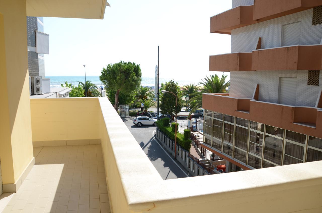 Residence Riviera Alba Adriatica Exterior foto